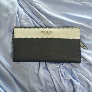 Kate Spade Bi fold wallet